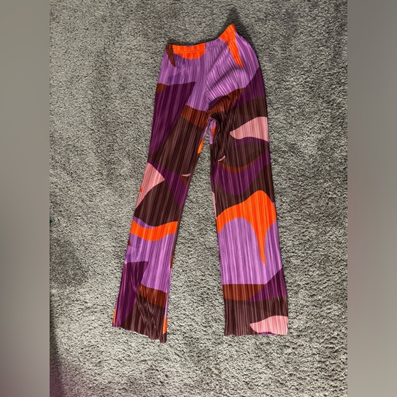 Pink Print Plisse High Waist
Wide Leg Pants. US 2 - Picture 5 of 6